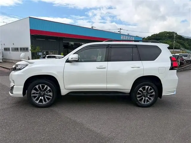 Toyota Land Cruiser Prado photo 9