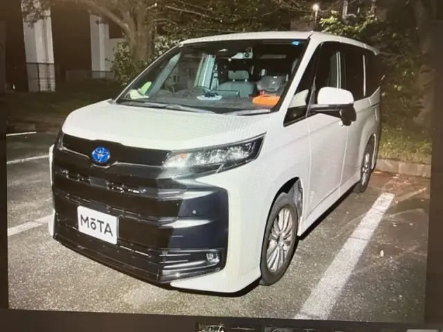 Toyota Noah photo 1