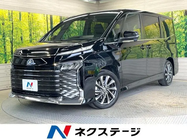Toyota Voxy fotoğraf 1