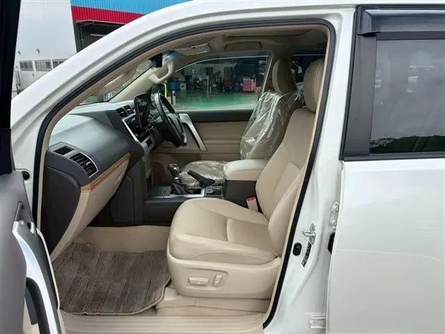 Toyota Land Cruiser Prado photo 4