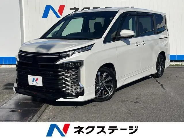 Toyota Voxy fotoğraf 1