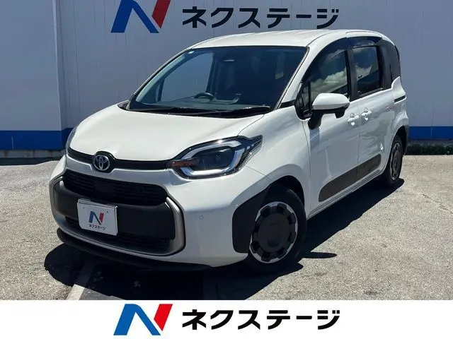 Toyota Sienta fotoğraf 1