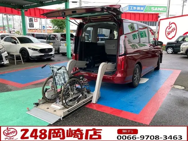 Nissan Serena fotoğraf 1