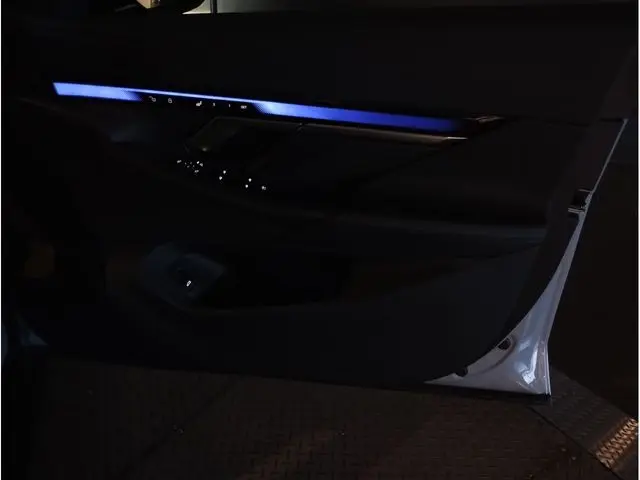 BMW 5 Serisi photo 12