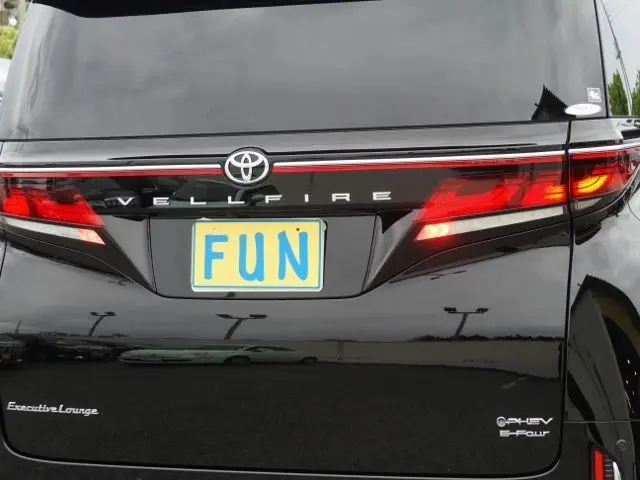 Toyota Vellfire Hybrid photo 11