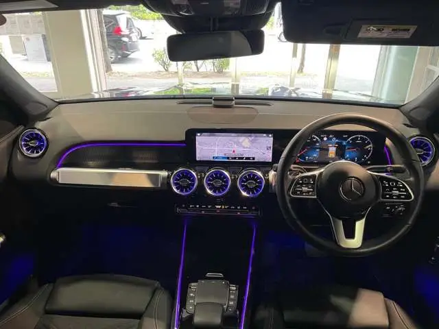 Mercedes-Benz GLB-Class photo 2