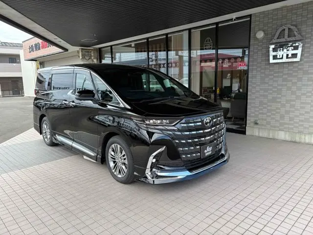 Toyota Alphard Hybrid fotoğraf 1