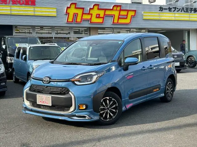 Toyota Sienta photo 1