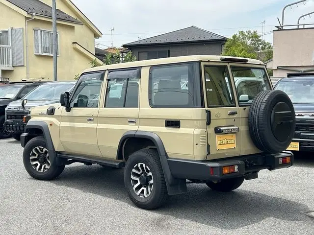 Toyota Land Cruiser photo 3