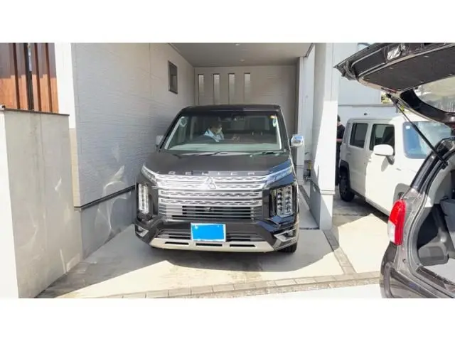 Mitsubishi Delica D:5