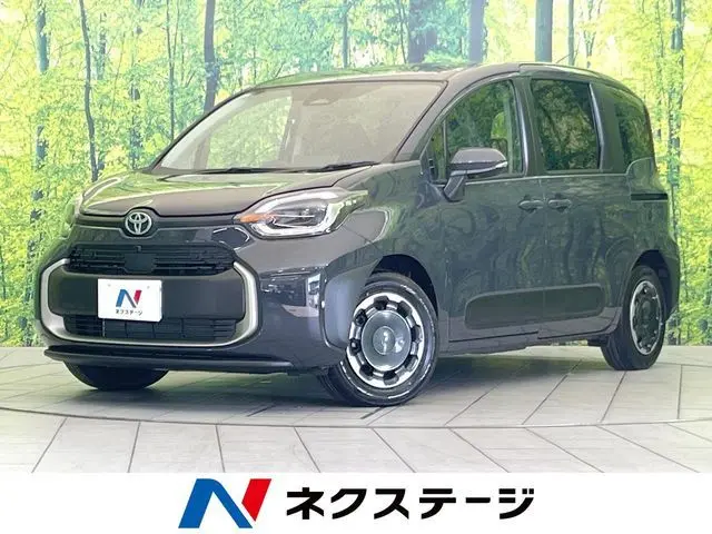 Toyota Sienta fotoğraf 1