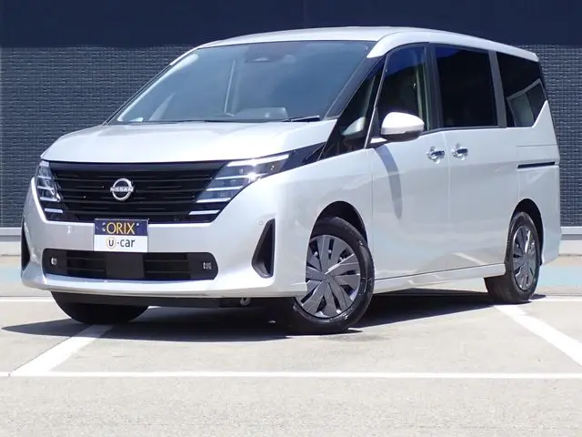 Nissan Serena fotoğraf 1