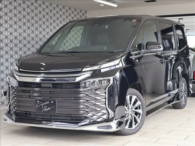 Toyota Voxy fotoğraf 1