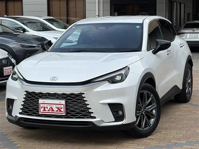 Lexus LBX fotoğraf 1