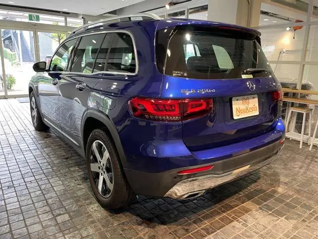 Mercedes-Benz GLB-Class photo 13